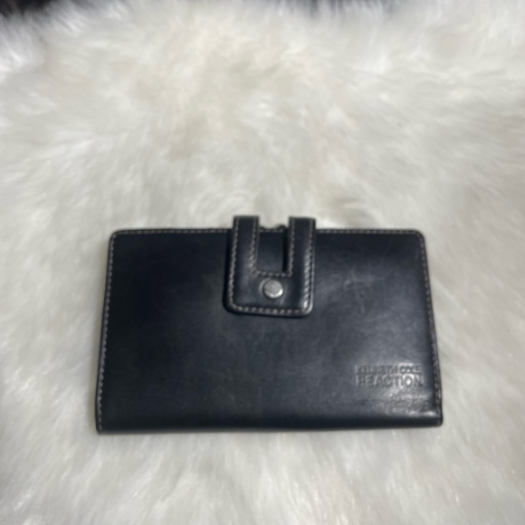 Kenneth Cole calfskin wallet - Picture 1 of 11